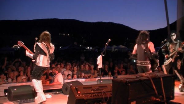 peachfest kiss trib